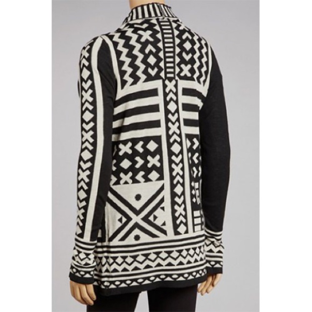 Black and White Color Block Knit Cardigan - Picture 3 of 3